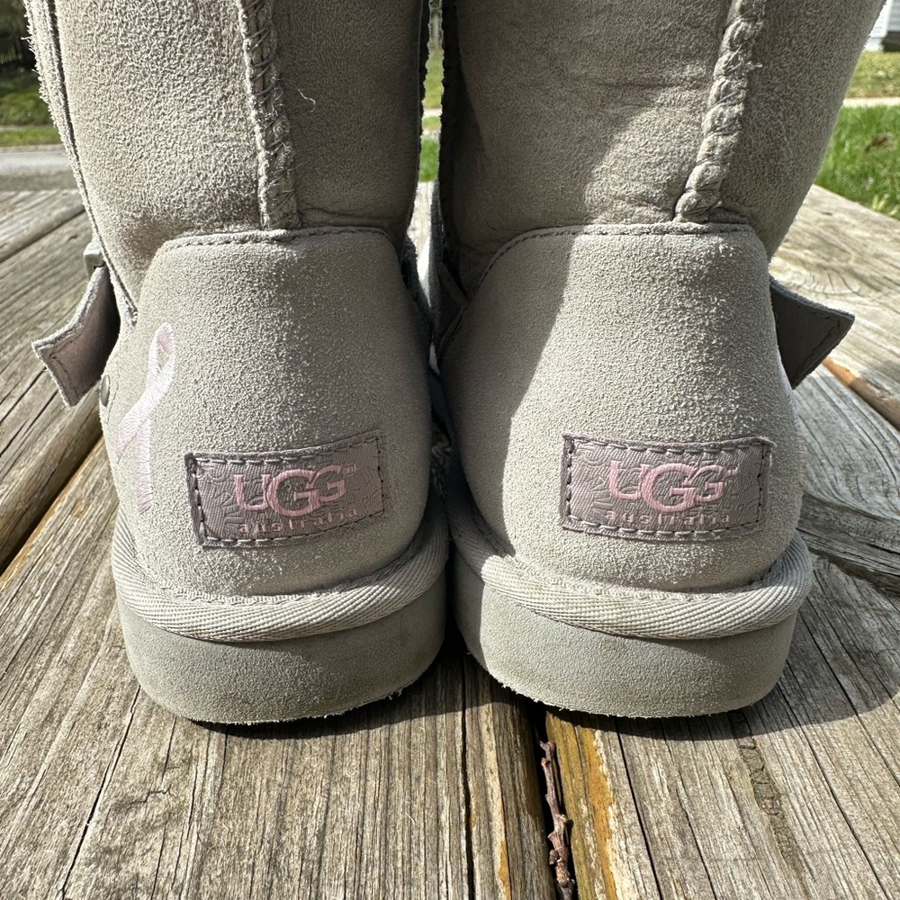 UGG Blaise Breast Cancer Limited Edition Women's Seal Size 8 - Picture 6 of 6